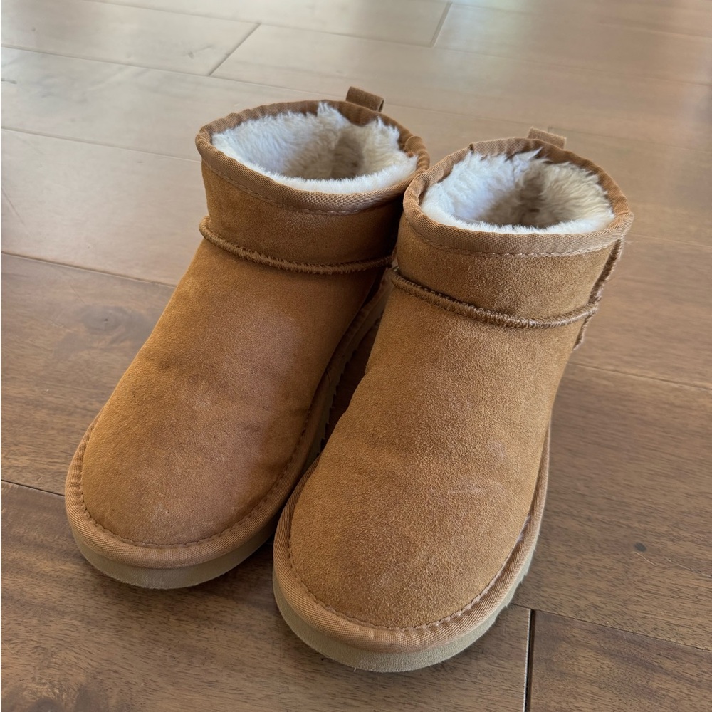 UGG Classic Ultra Mini Boots in Chestnut Suede